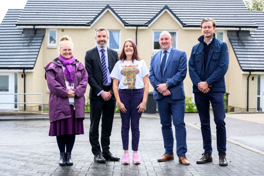 L-R - Debbi McCall (local Provost), Steven Henderson (Chief Exec - Wheatley Group), Emma Hopton (Tenant), Housing Minister Paul McLennan, Craig Lynes (MD - Cala Homes)