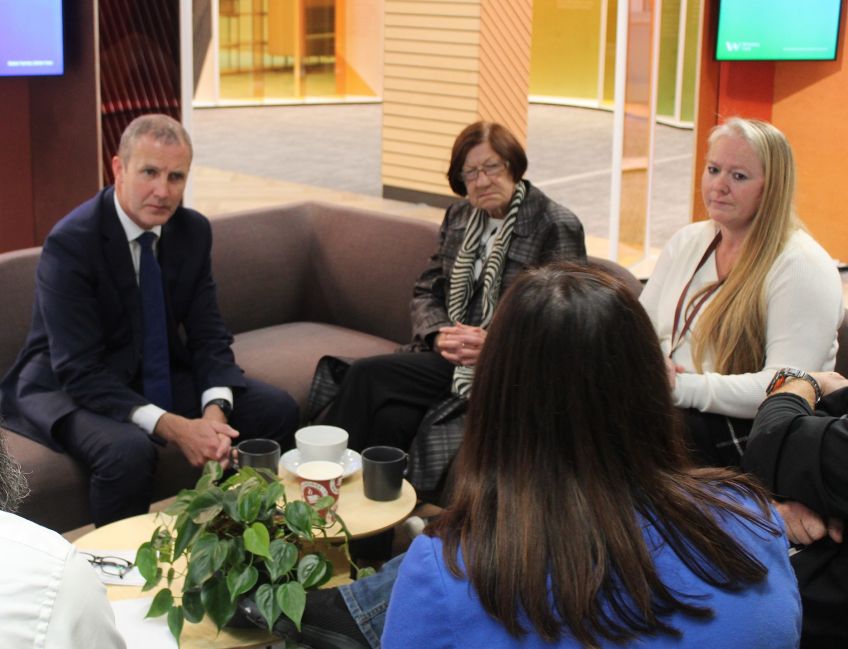 The Cabinet Secretary meets with (l to r) Wheatley Homes Glasgow tenant Liz Macinarlin, Wheatley Group Fuel Advisor Project Co-ordinator Michelle Stone and Wheatley Group Money Advice Lead, Pauline Lyons, to hear about Wheatley’s lifeline support services to help tenants during the cost-of-living crisis.