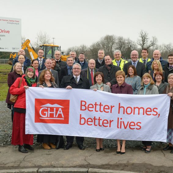 Nicola Sturgeon and Frank McAveety at new-build